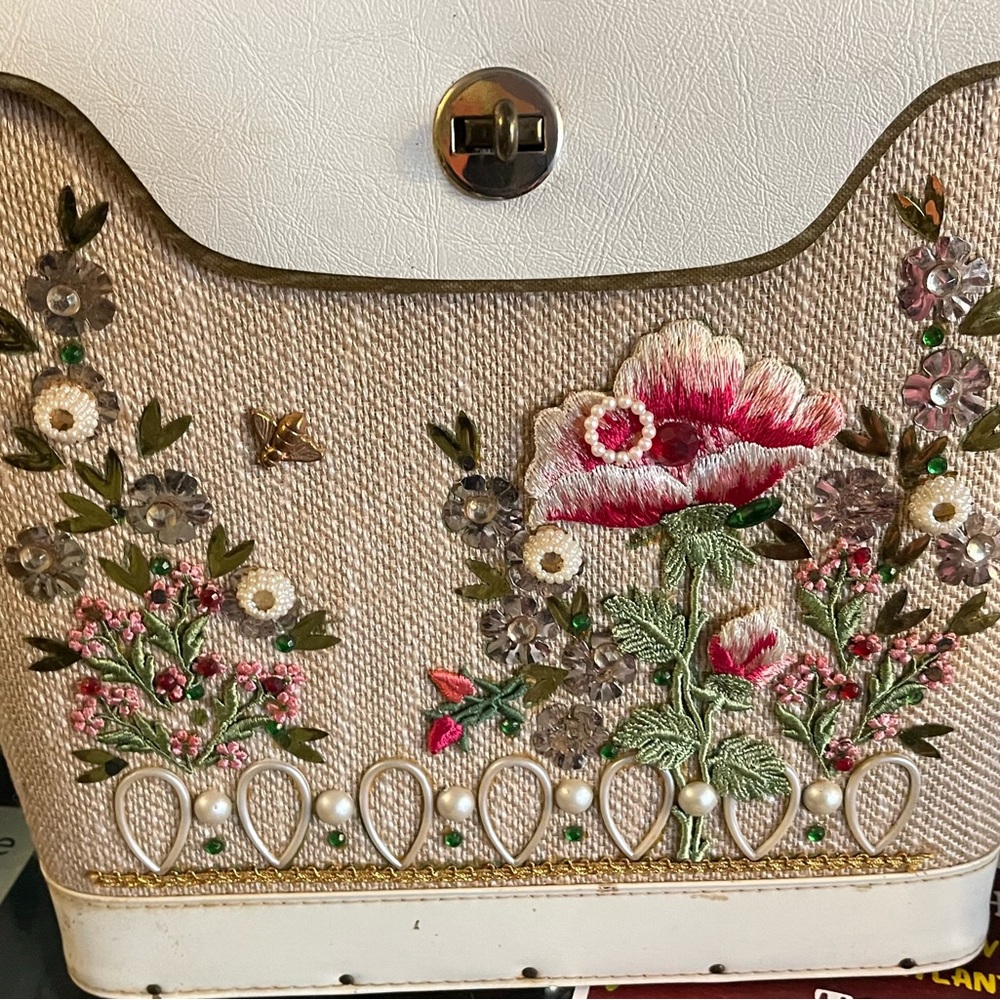 1960 wooden bottom Floral Purse in great condition